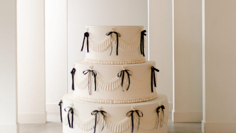 Monet Studios - The Monet Cake - Horizonal