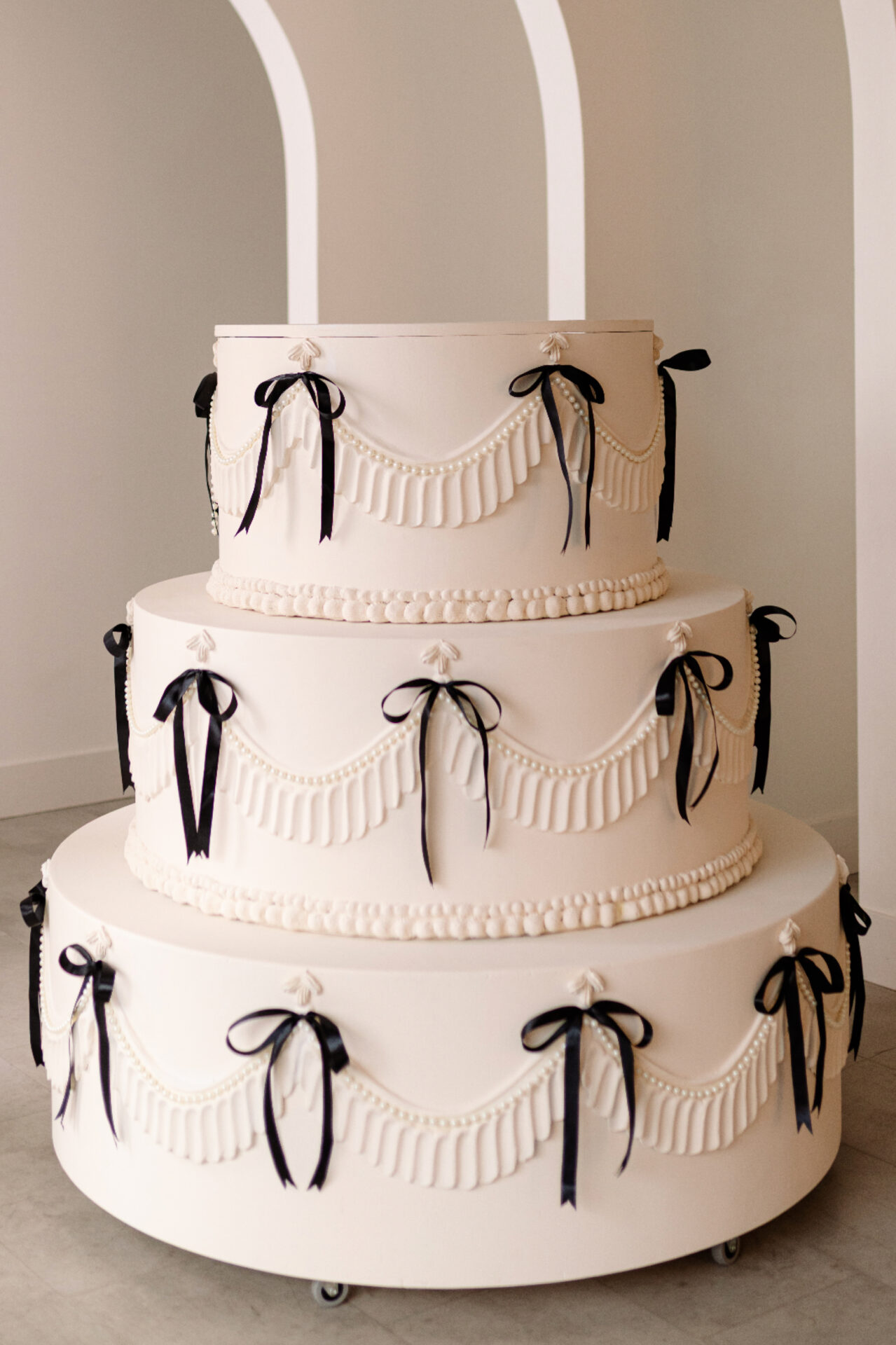 Monet Studios - The Monet Cake - Vertical